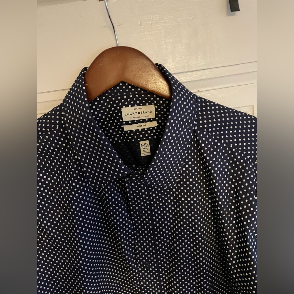 Lucky Brand slim fit men’s button down (XL)